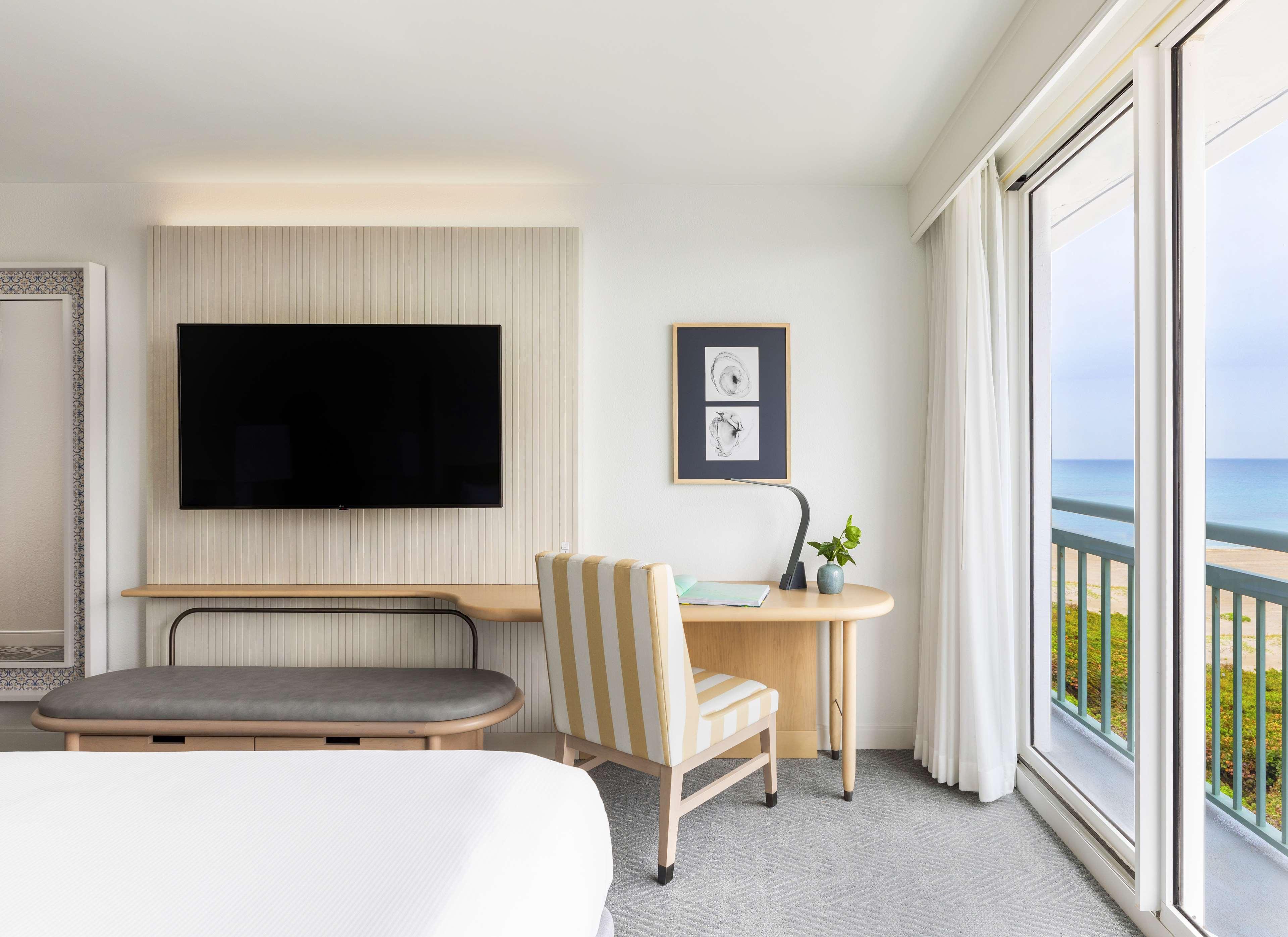 The Singer Oceanfront Resort, Curio Collection By Hilton Рів'єра-Біч Екстер'єр фото